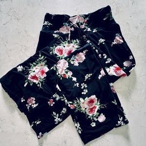 Soft, stretchy, wide leg lounge pants. Size medium with drawstring at waist.